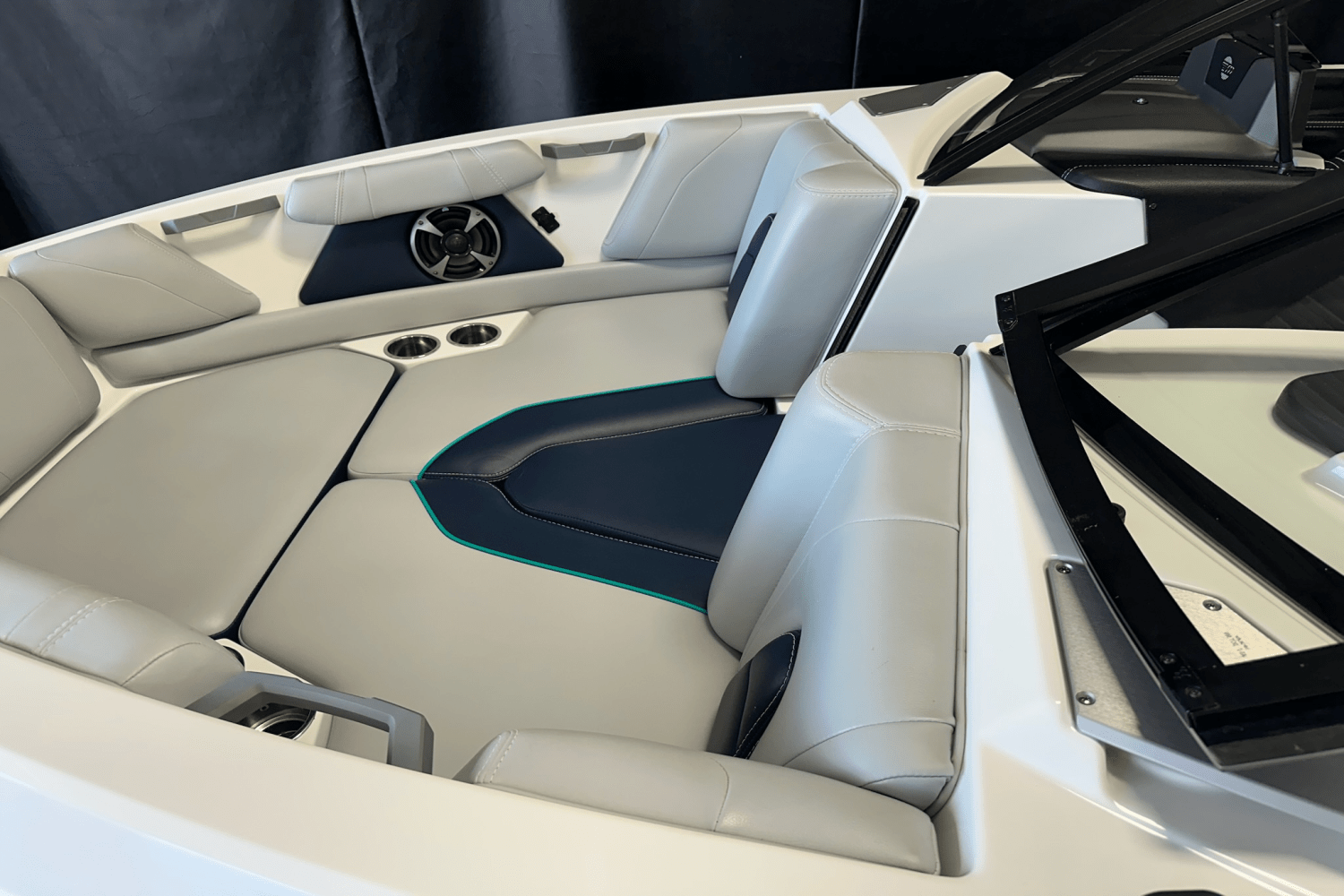 2021 Malibu 21 VLX Image Thumbnail #3