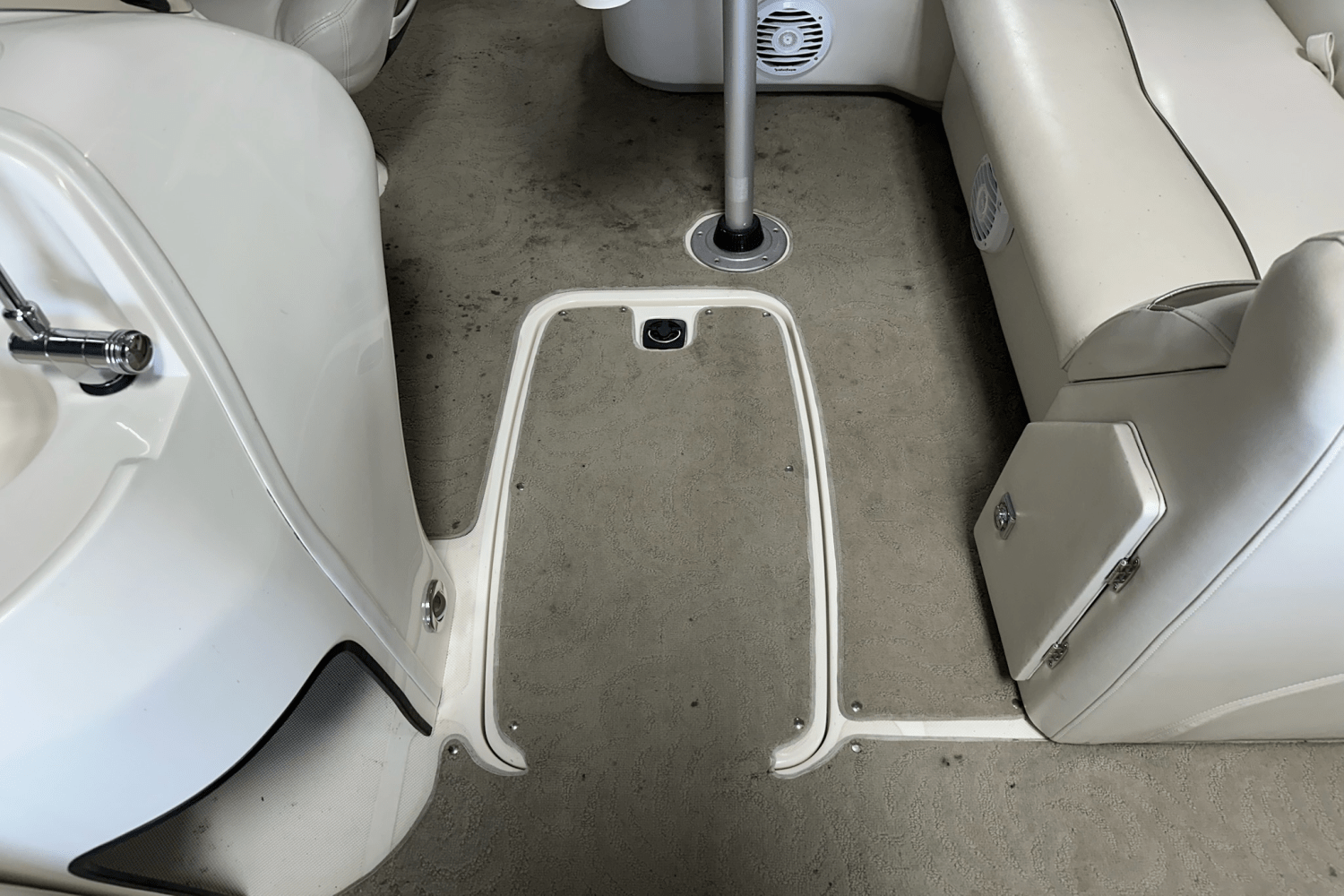 2009 Hurricane 215 FUNDECK RE Image Thumbnail #32
