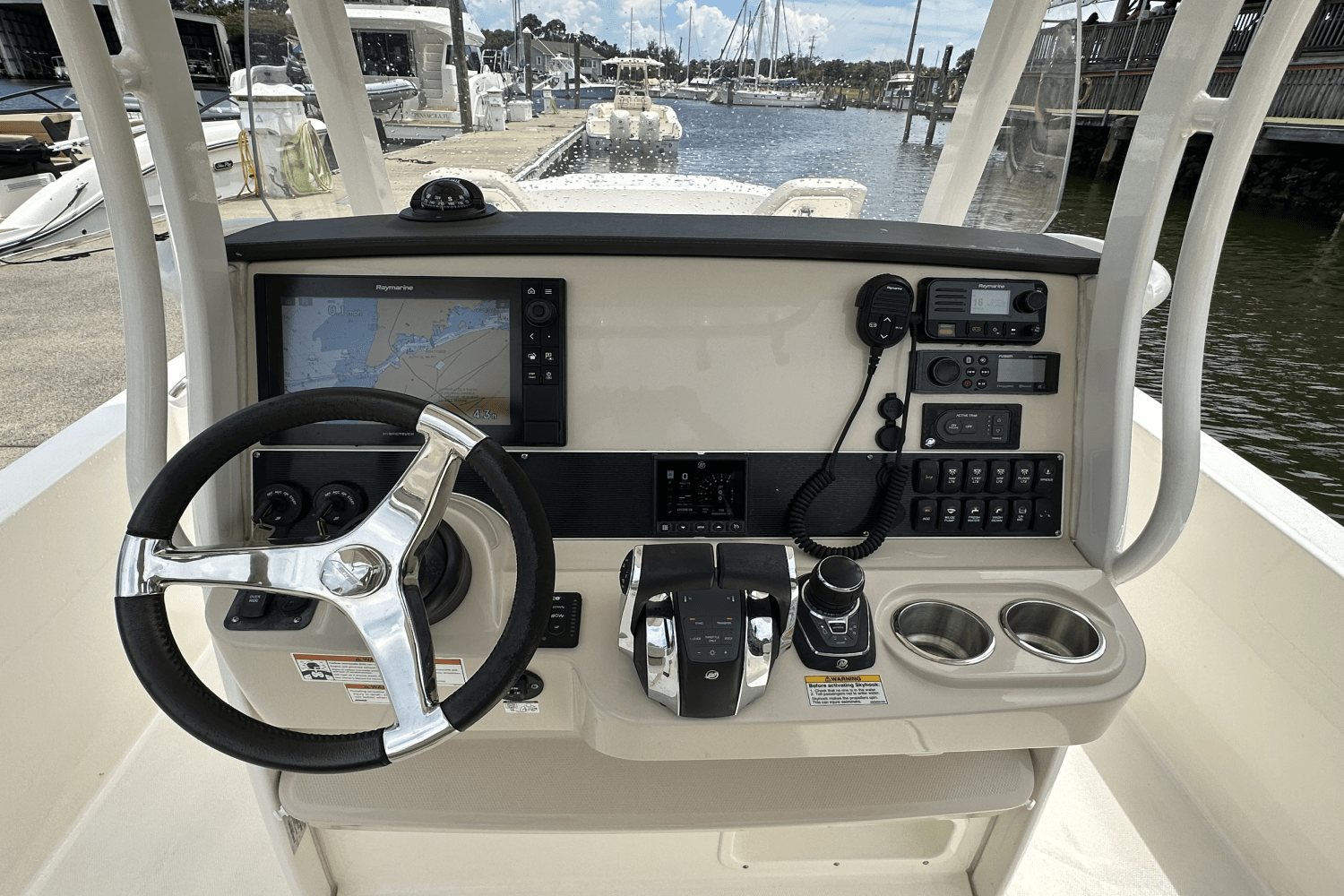 2021 Boston Whaler 270 DAUNTLESS Image Thumbnail #14