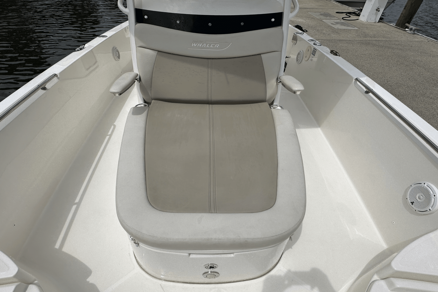 2021 Boston Whaler 270 DAUNTLESS Image Thumbnail #24