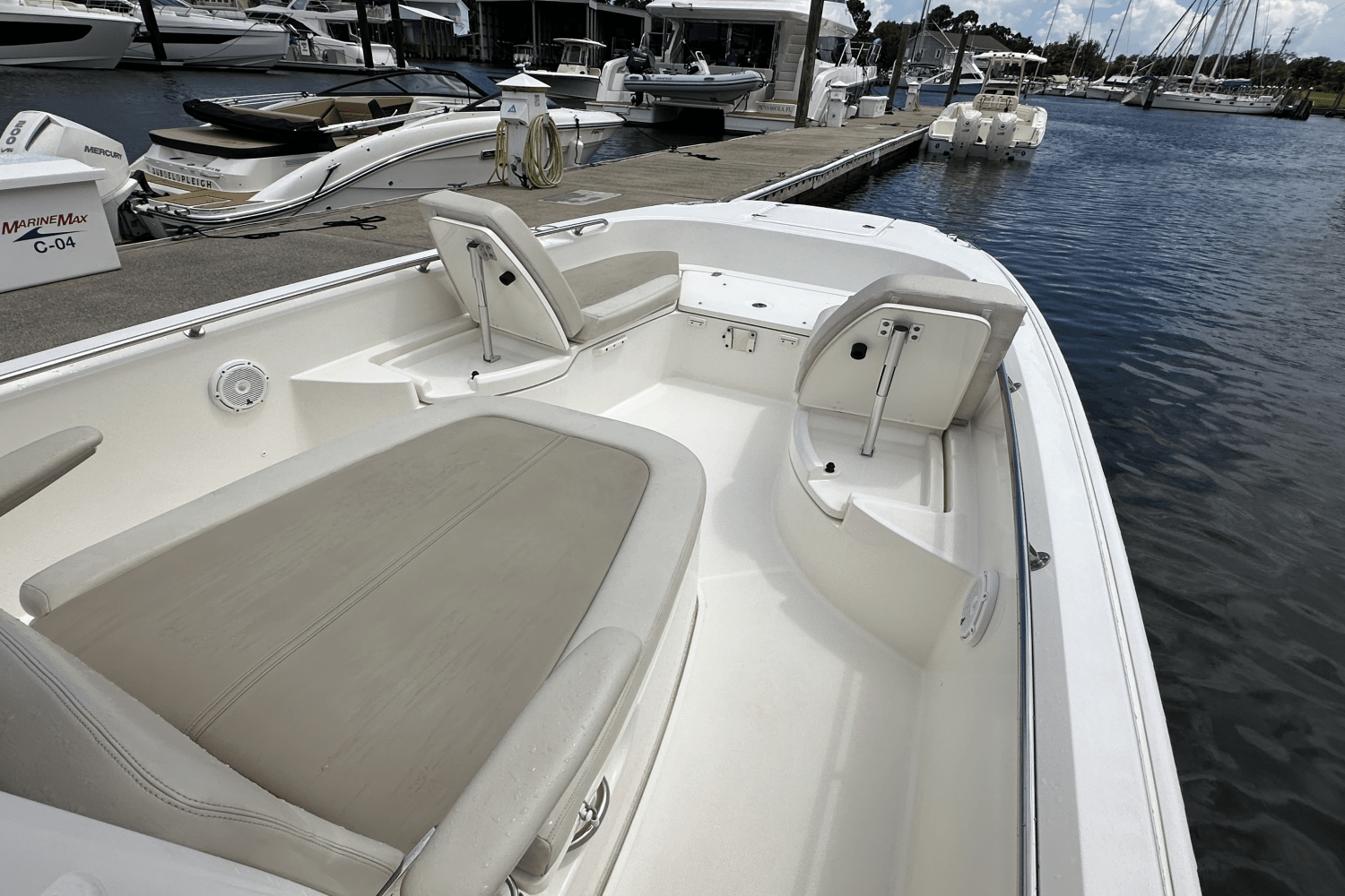 2021 Boston Whaler 270 DAUNTLESS Image Thumbnail #21
