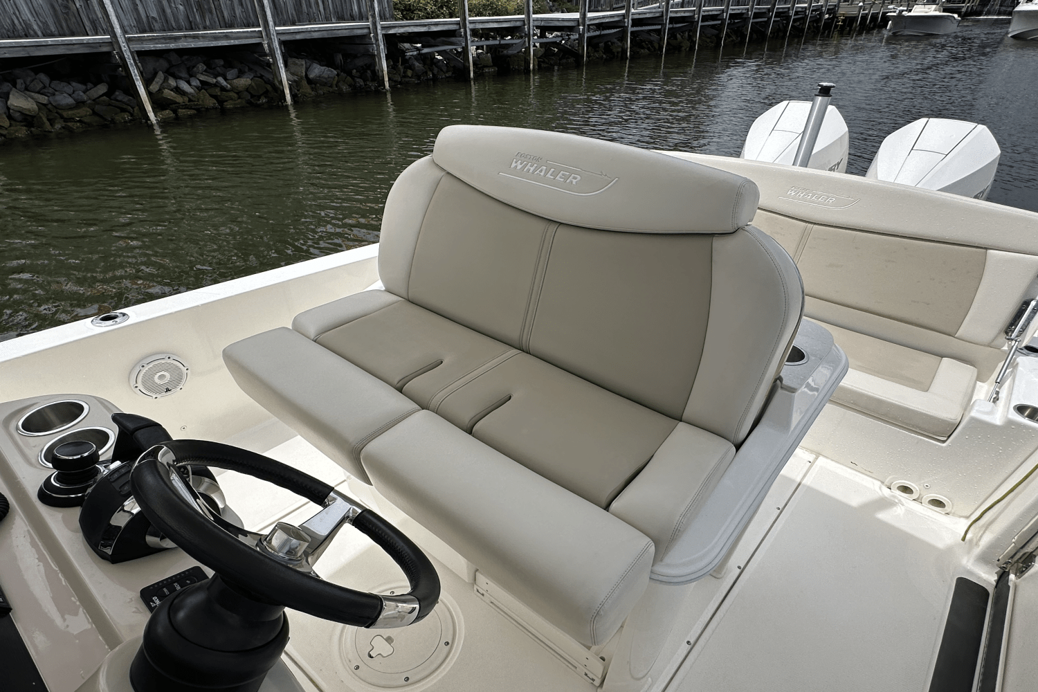 2021 Boston Whaler 270 DAUNTLESS Image Thumbnail #13