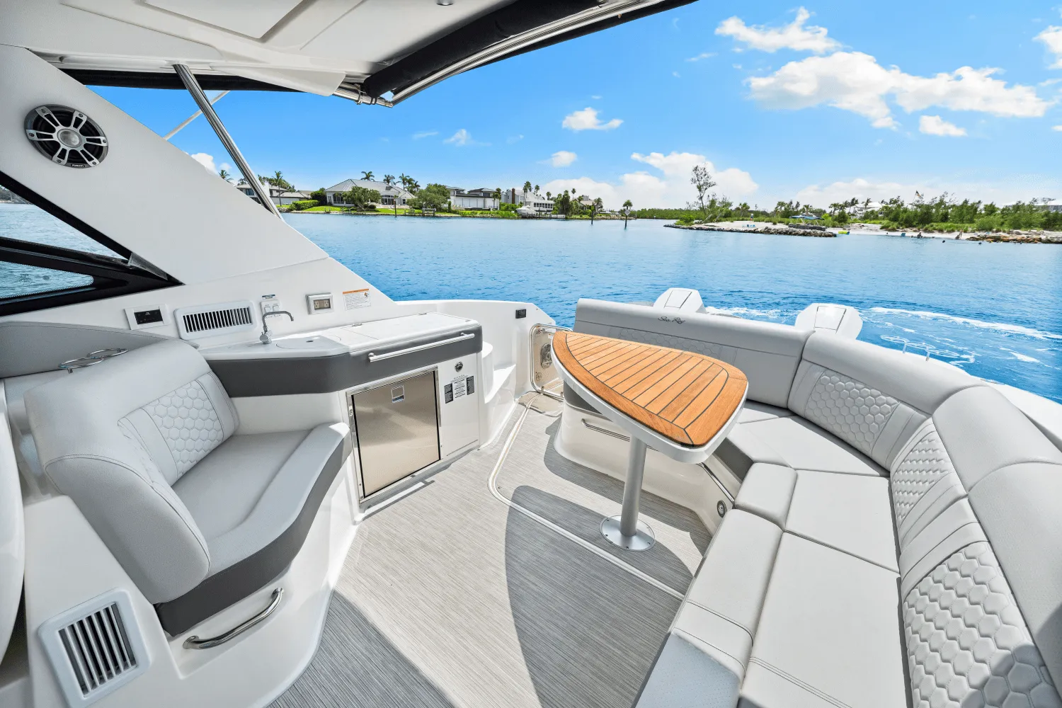 2024 Sea Ray Sundancer 320 Outboard Image Thumbnail #31