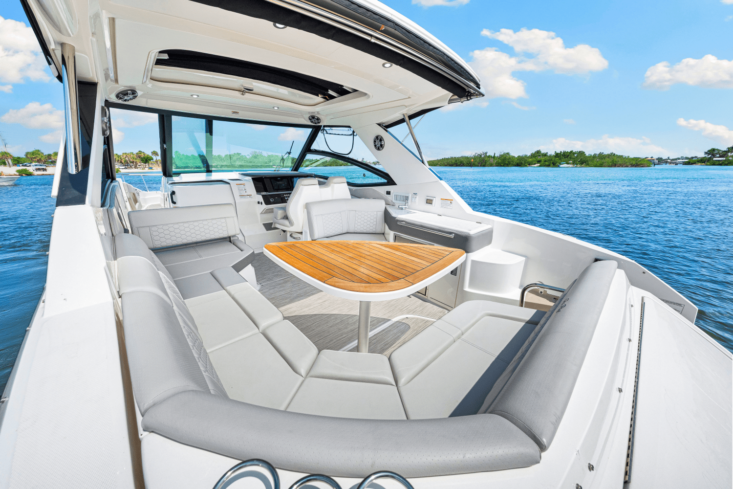 2024 Sea Ray Sundancer 320 Outboard Image Thumbnail #25