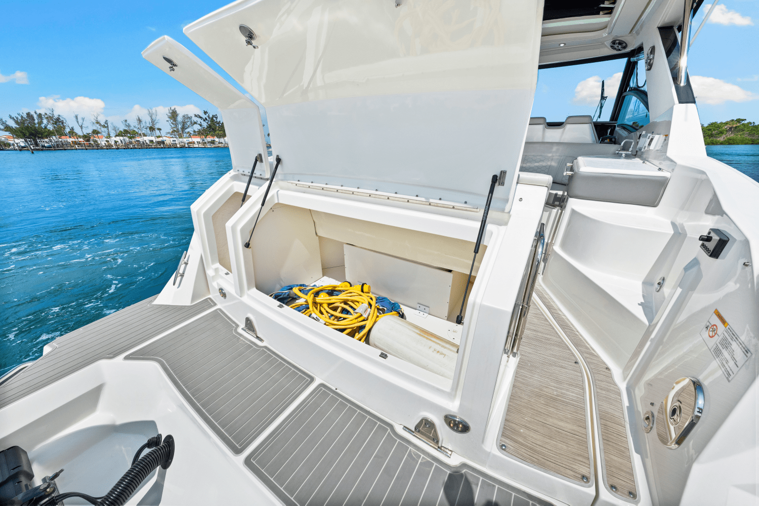 2024 Sea Ray Sundancer 320 Outboard Image Thumbnail #26