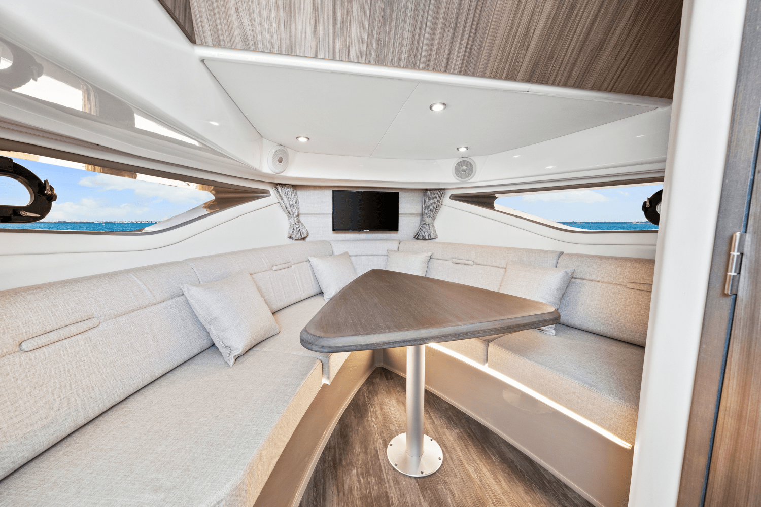 2024 Sea Ray Sundancer 320 Outboard Image Thumbnail #51