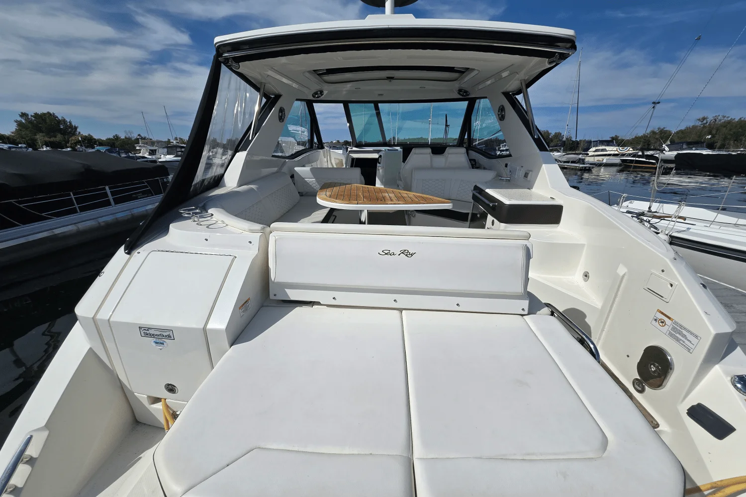 2021 Sea Ray 320 SUNDANCER COUPE Image Thumbnail #3