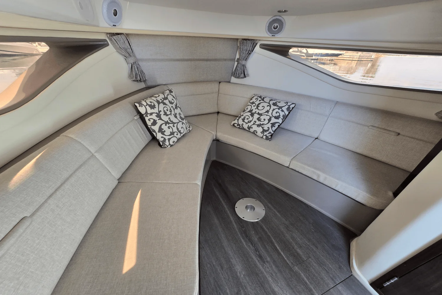 2021 Sea Ray 320 SUNDANCER COUPE Image Thumbnail #11