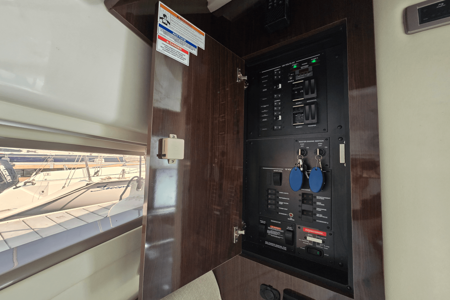 2021 Sea Ray 320 SUNDANCER COUPE Image Thumbnail #12