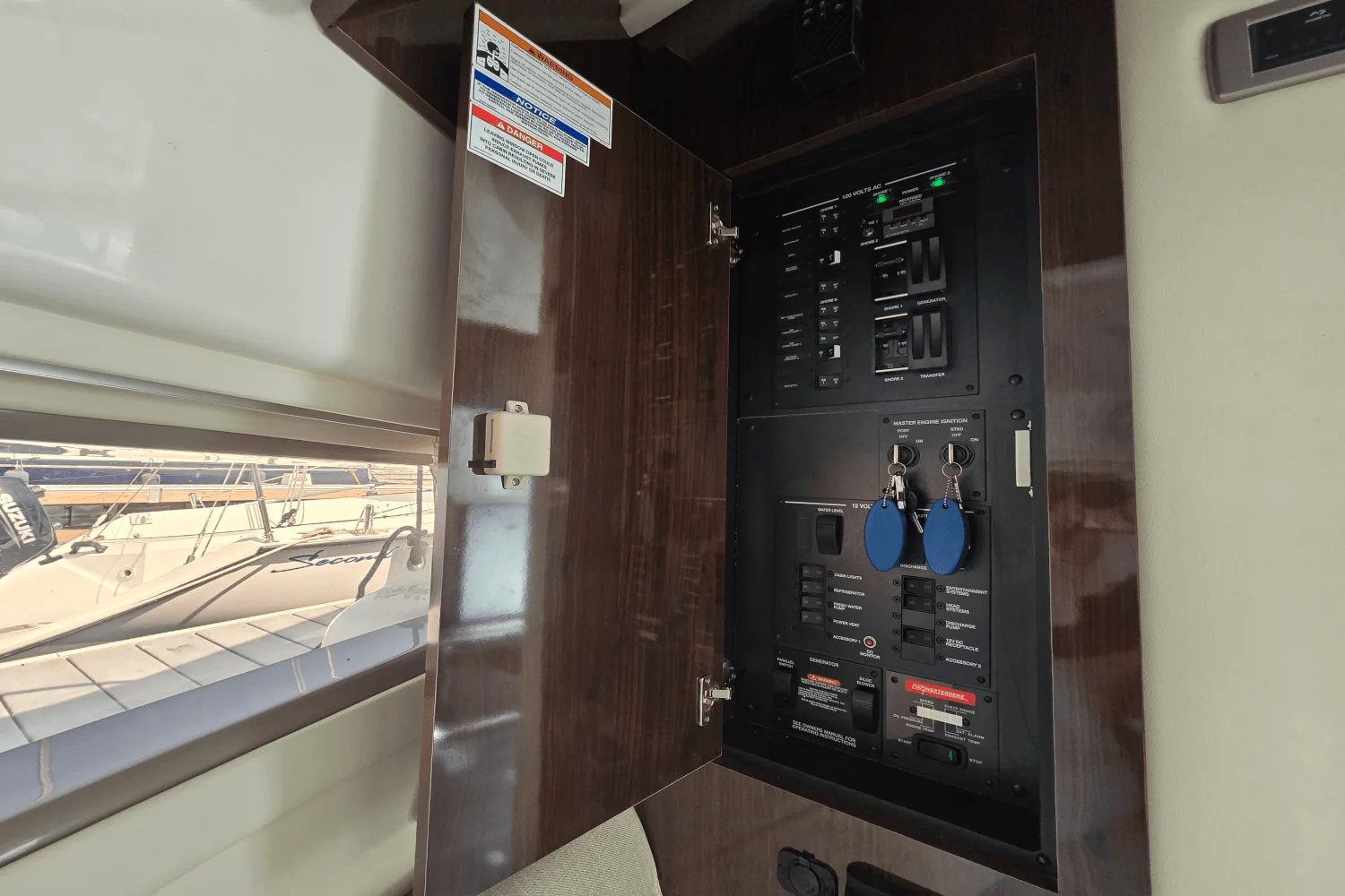 2021 Sea Ray 320 SUNDANCER COUPE Image Thumbnail #12