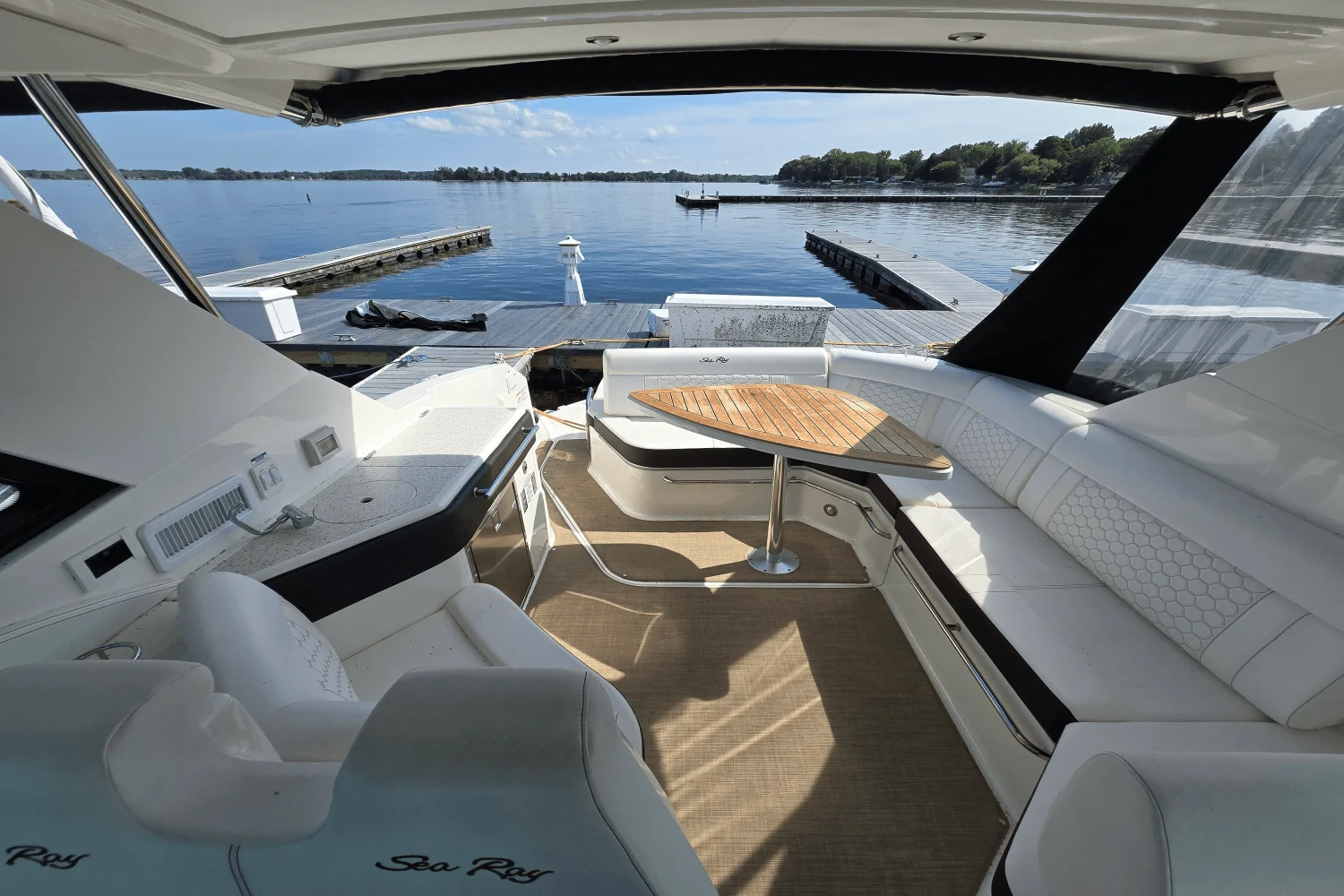 2021 Sea Ray 320 SUNDANCER COUPE Image Thumbnail #5
