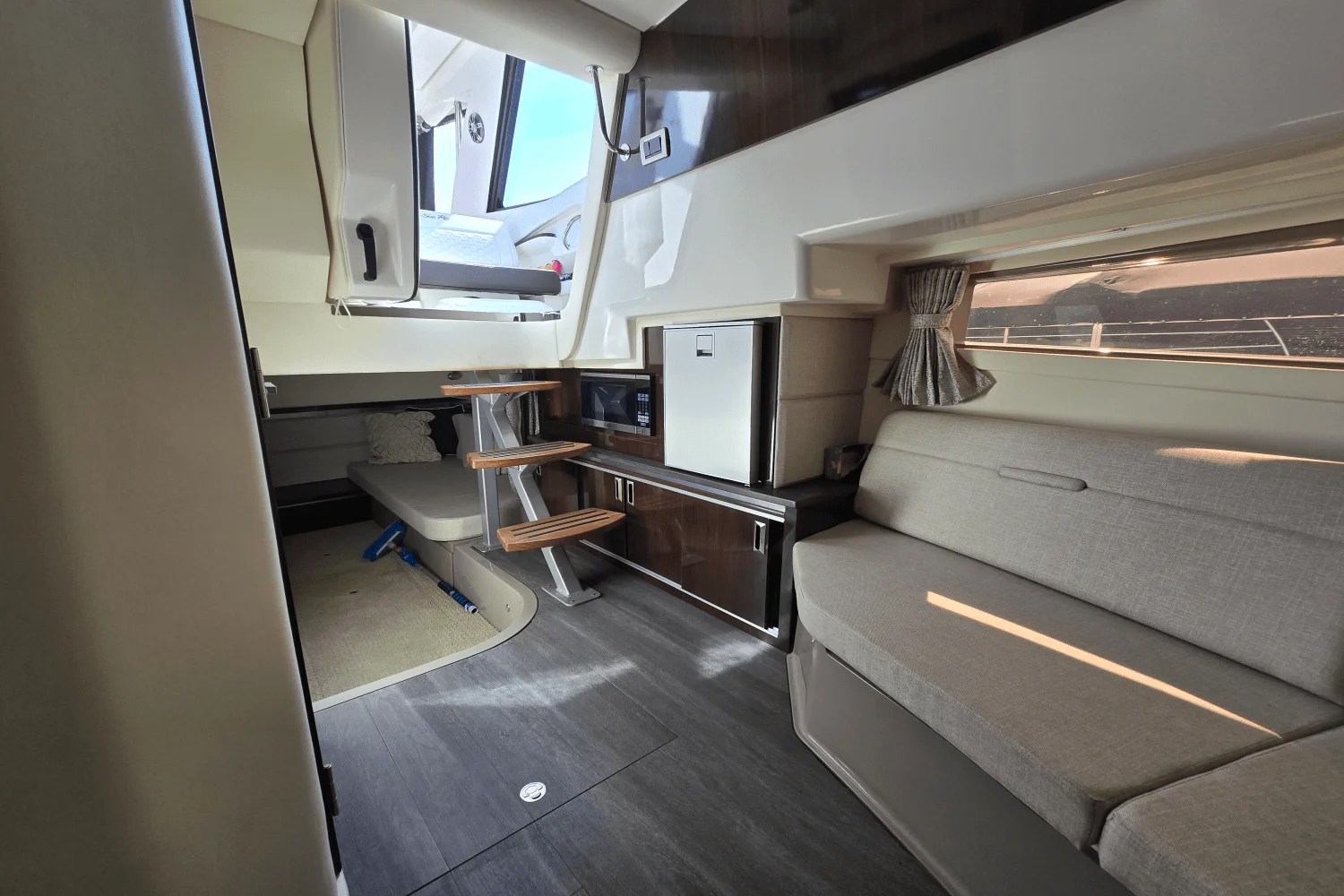 2021 Sea Ray 320 SUNDANCER COUPE Image Thumbnail #13