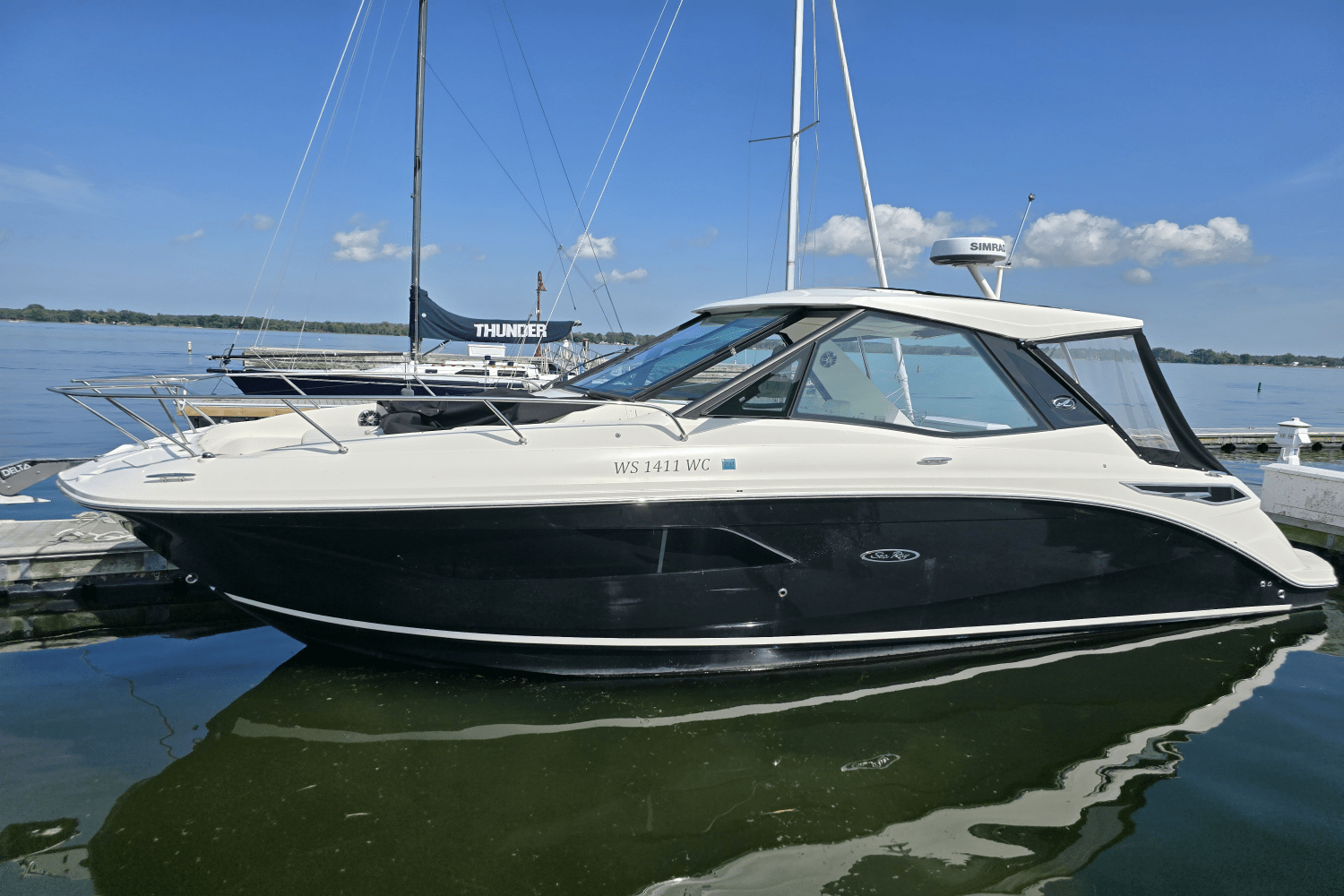 2021 Sea Ray 320 SUNDANCER COUPE Image Thumbnail #1