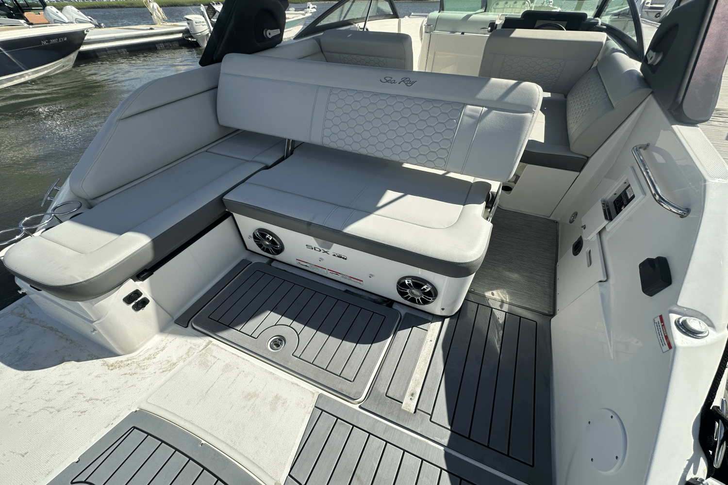 2021 Sea Ray 250 SDX OUTBOARD Image Thumbnail #15