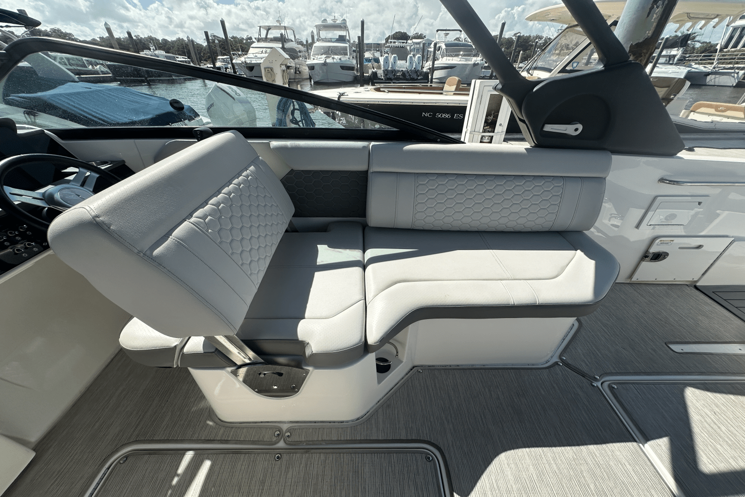 2021 Sea Ray 250 SDX OUTBOARD Image Thumbnail #11