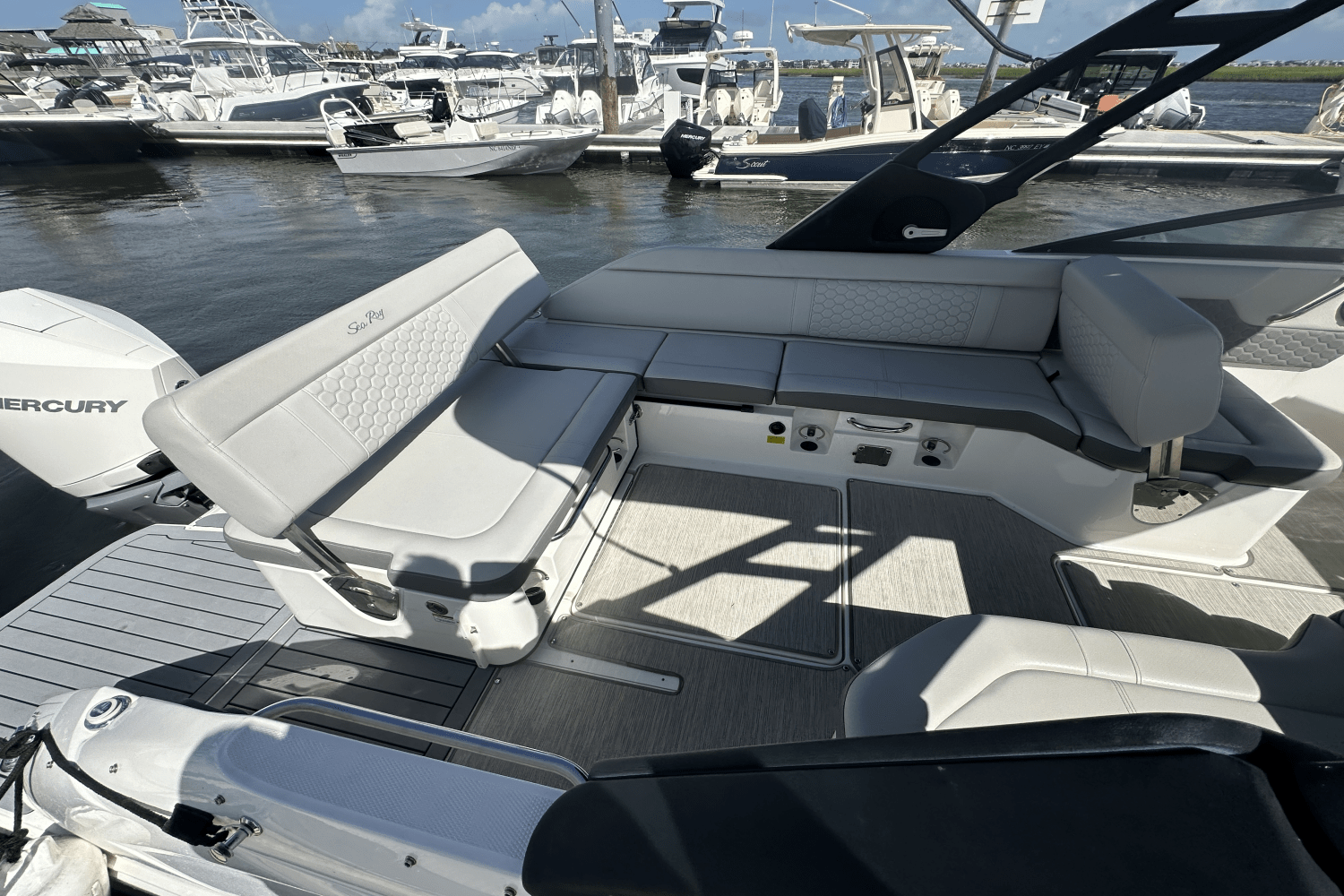 2021 Sea Ray 250 SDX OUTBOARD Image Thumbnail #1