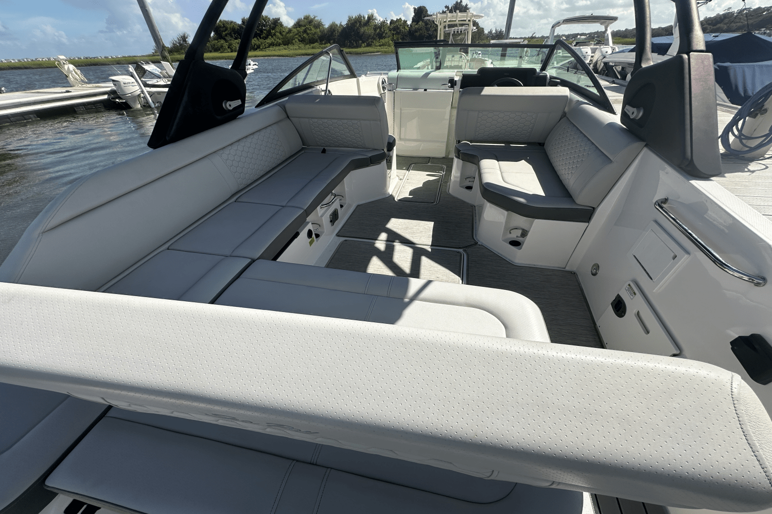 2021 Sea Ray 250 SDX OUTBOARD Image Thumbnail #8