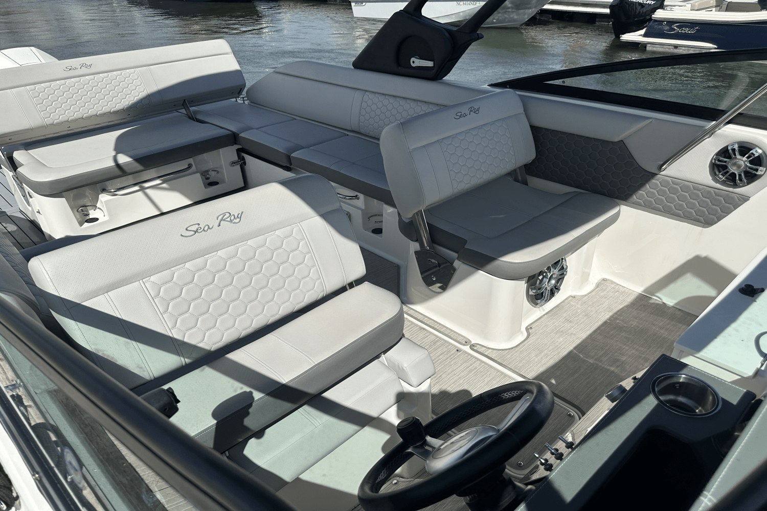2021 Sea Ray 250 SDX OUTBOARD Image Thumbnail #5
