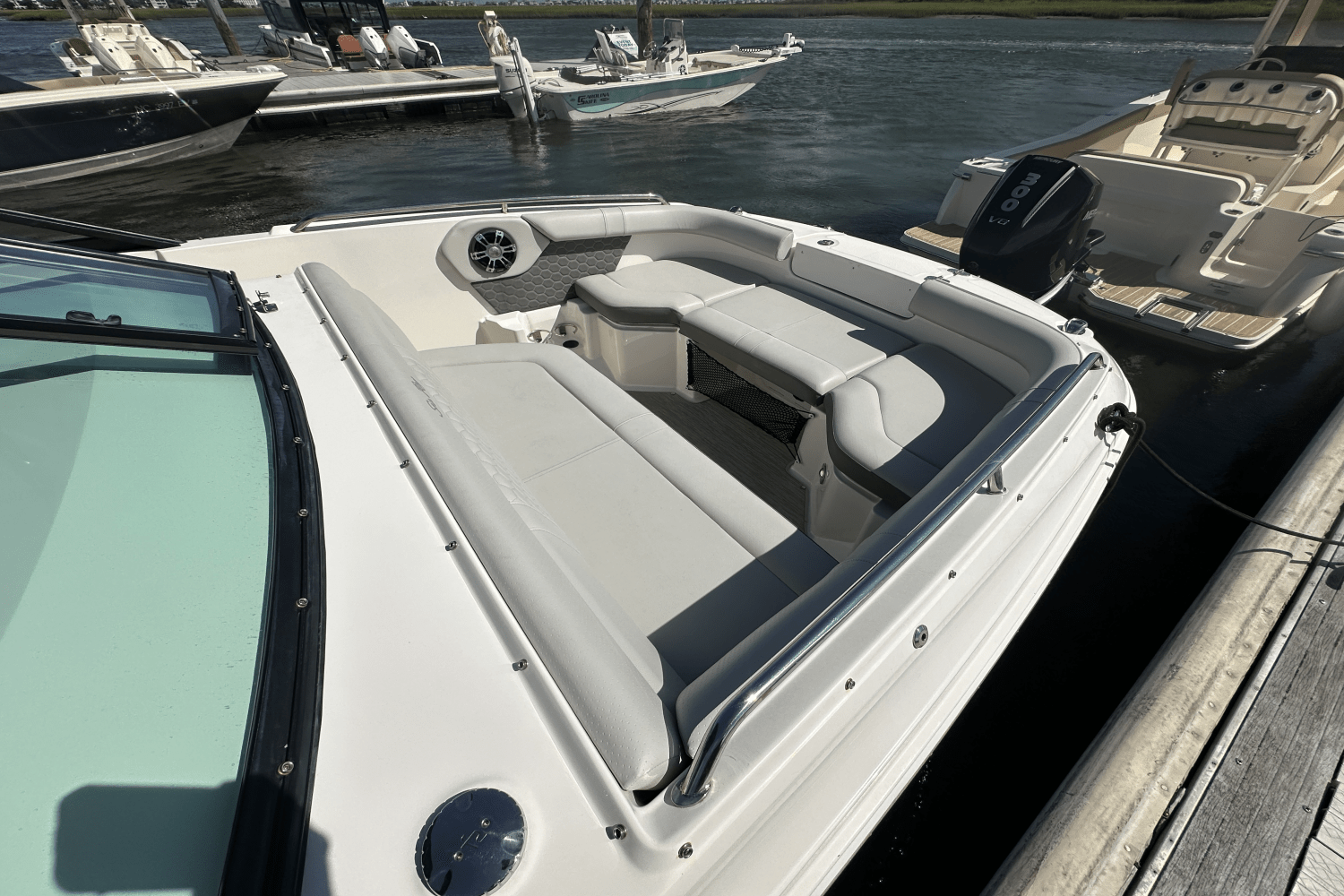 2021 Sea Ray 250 SDX OUTBOARD Image Thumbnail #3