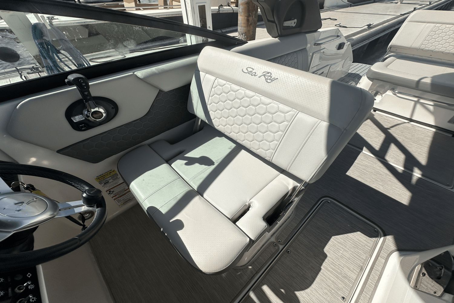 2021 Sea Ray 250 SDX OUTBOARD Image Thumbnail #10