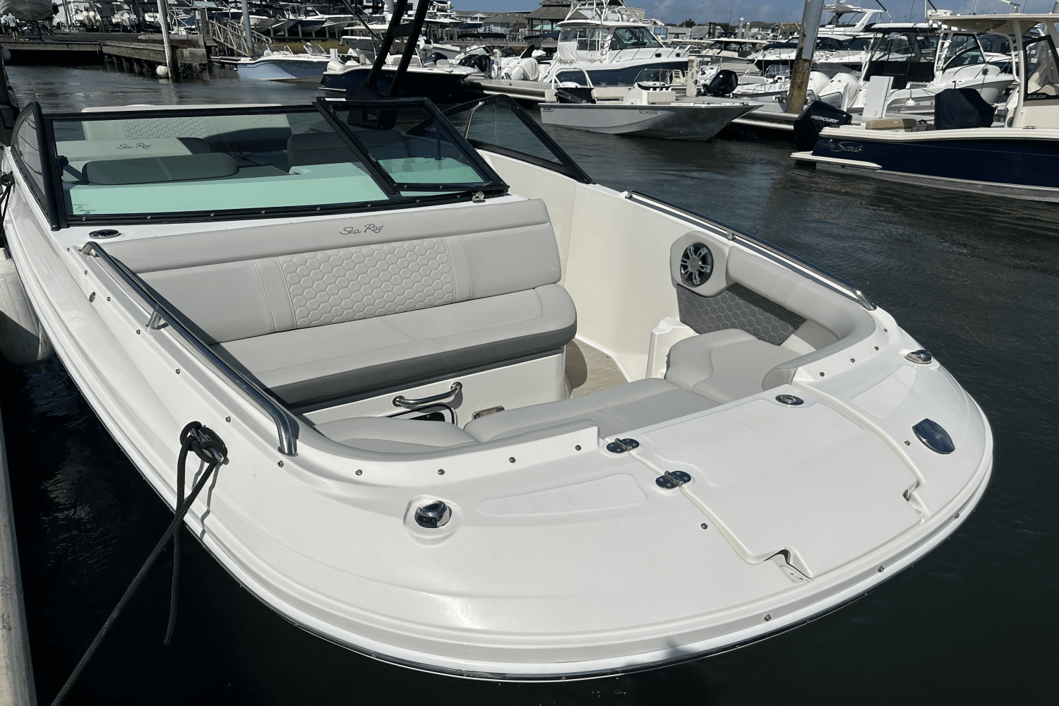 2021 Sea Ray 250 SDX OUTBOARD Image Thumbnail #4