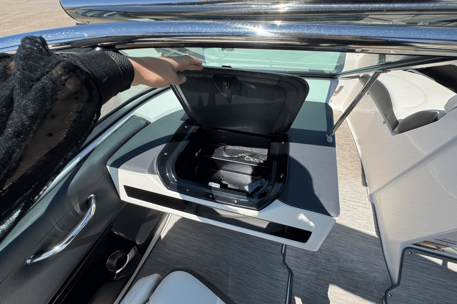 2018 Regal 2300 BOW RIDER Image Thumbnail #16