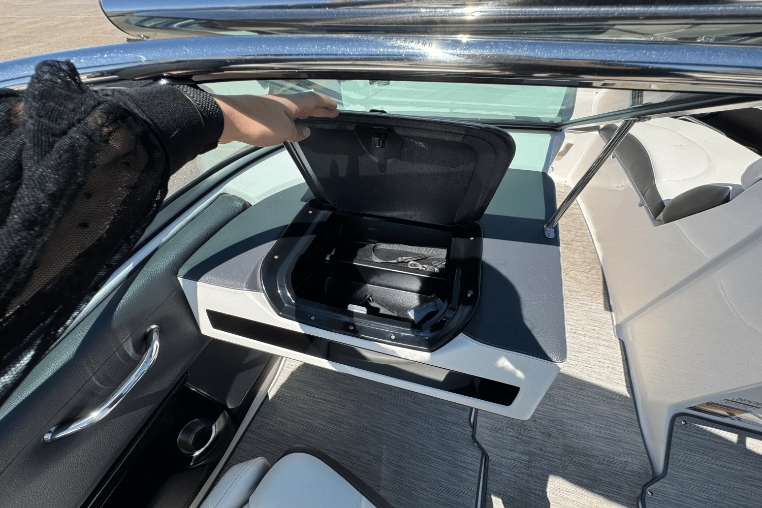 2018 Regal 2300 BOW RIDER Image Thumbnail #16