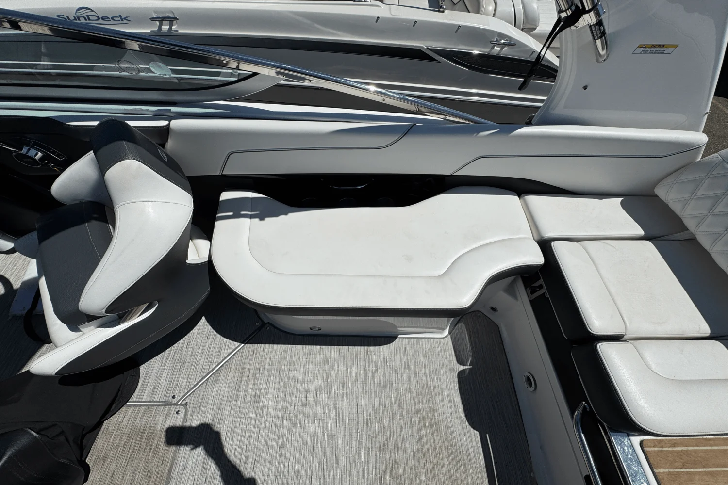 2018 Regal 2300 BOW RIDER Image Thumbnail #12
