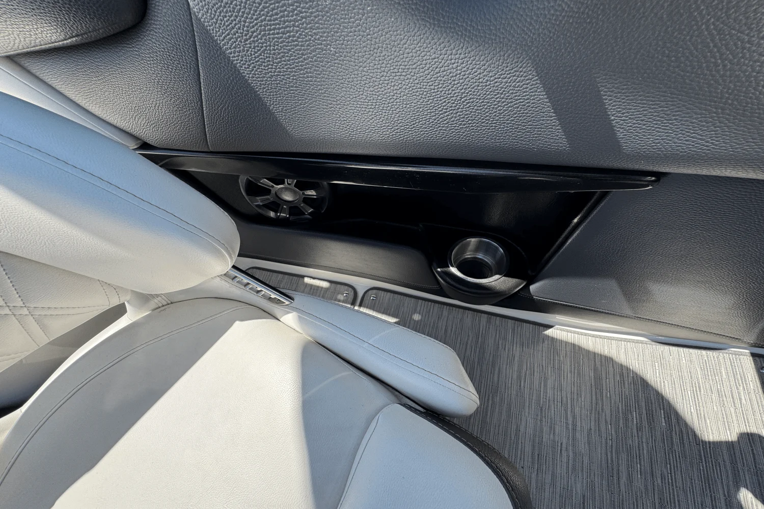 2018 Regal 2300 BOW RIDER Image Thumbnail #17