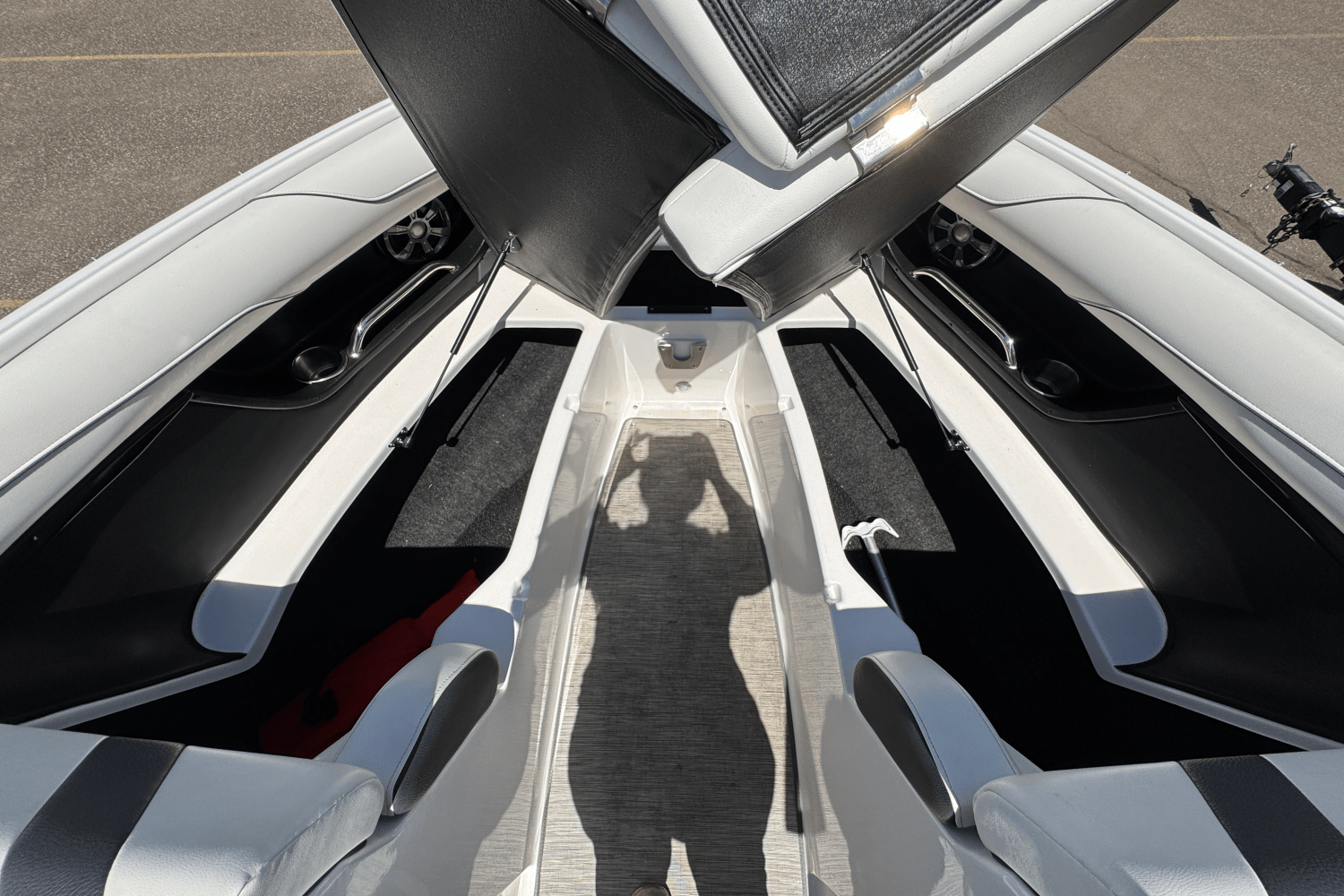 2018 Regal 2300 BOW RIDER Image Thumbnail #25