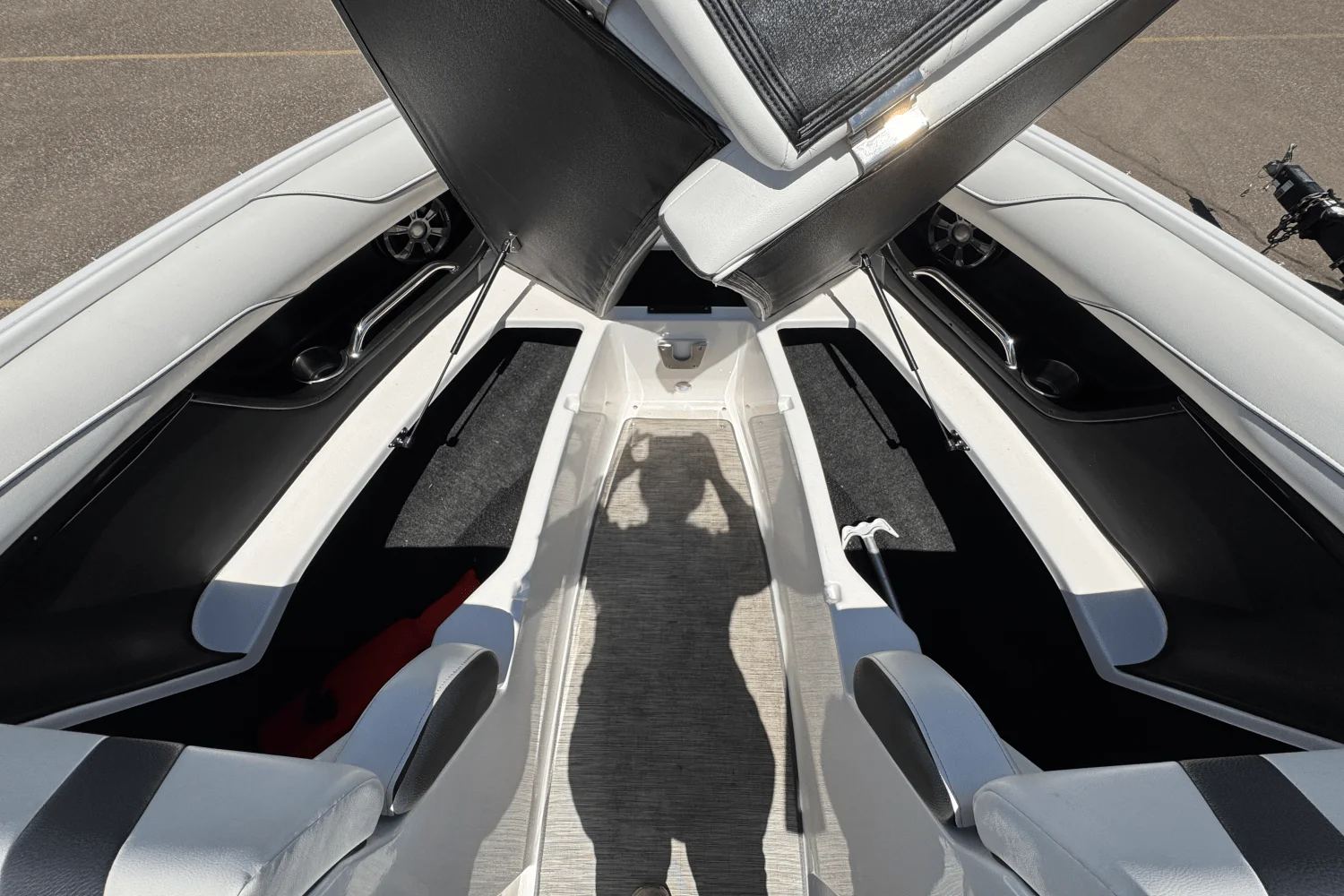 2018 Regal 2300 BOW RIDER Image Thumbnail #25