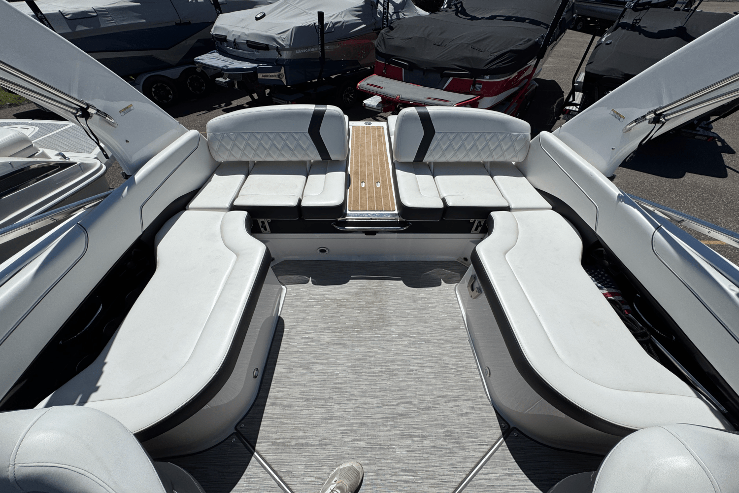 2018 Regal 2300 BOW RIDER Image Thumbnail #10