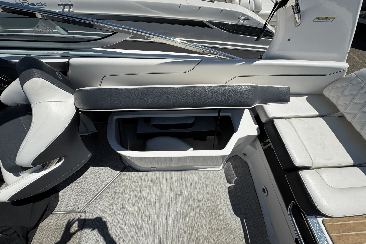 2018 Regal 2300 BOW RIDER Image Thumbnail #13