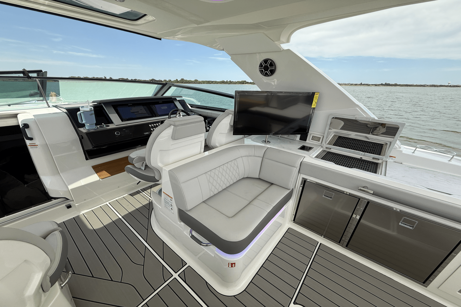 2025 Sea Ray SLX 400 Outboard Image Thumbnail #24