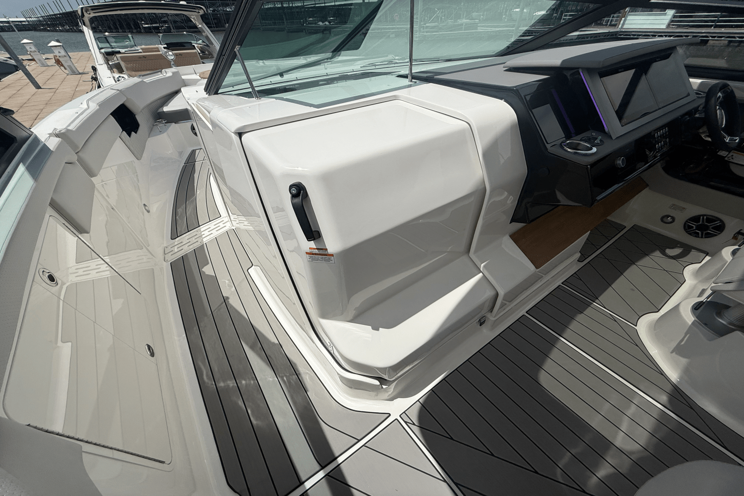 2025 Sea Ray SLX 400 Outboard Image Thumbnail #42