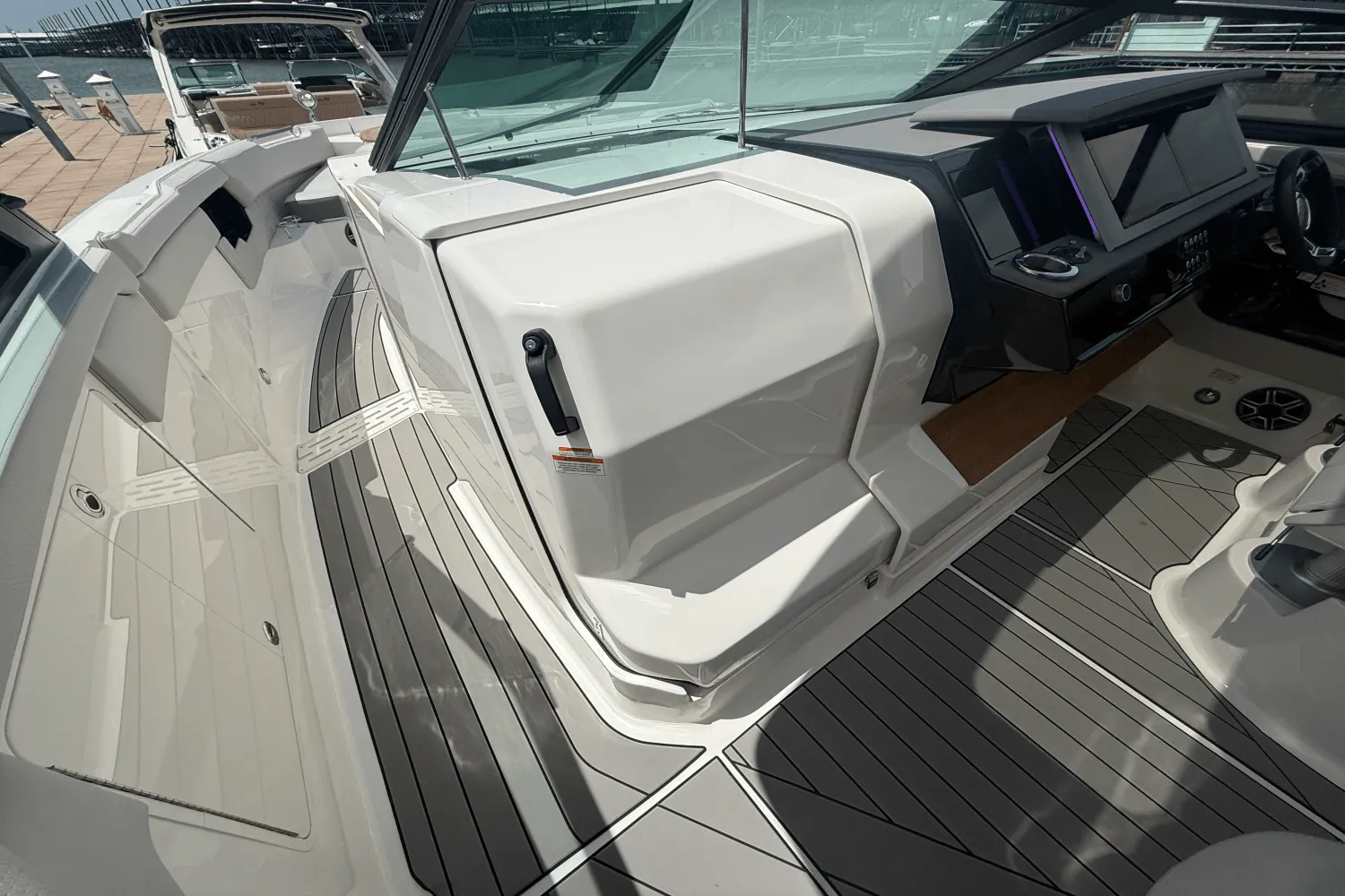 2025 Sea Ray SLX 400 Outboard Image Thumbnail #42