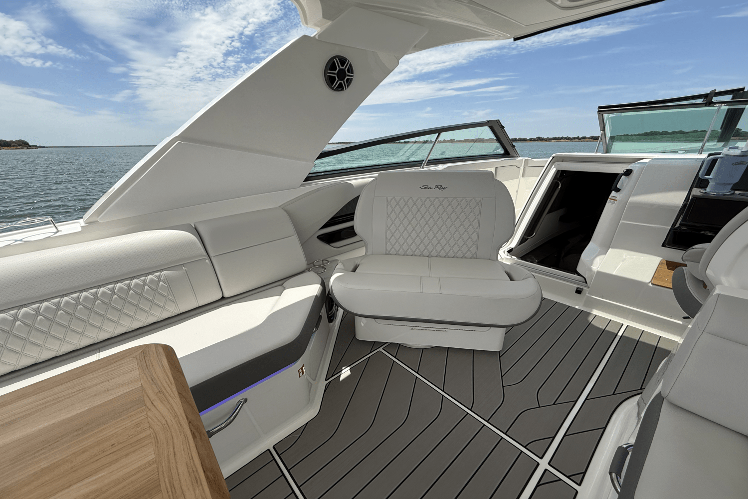 2025 Sea Ray SLX 400 Outboard Image Thumbnail #29