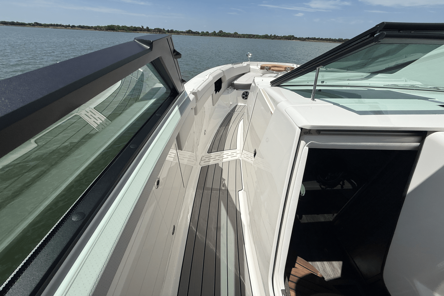 2025 Sea Ray SLX 400 Outboard Image Thumbnail #36