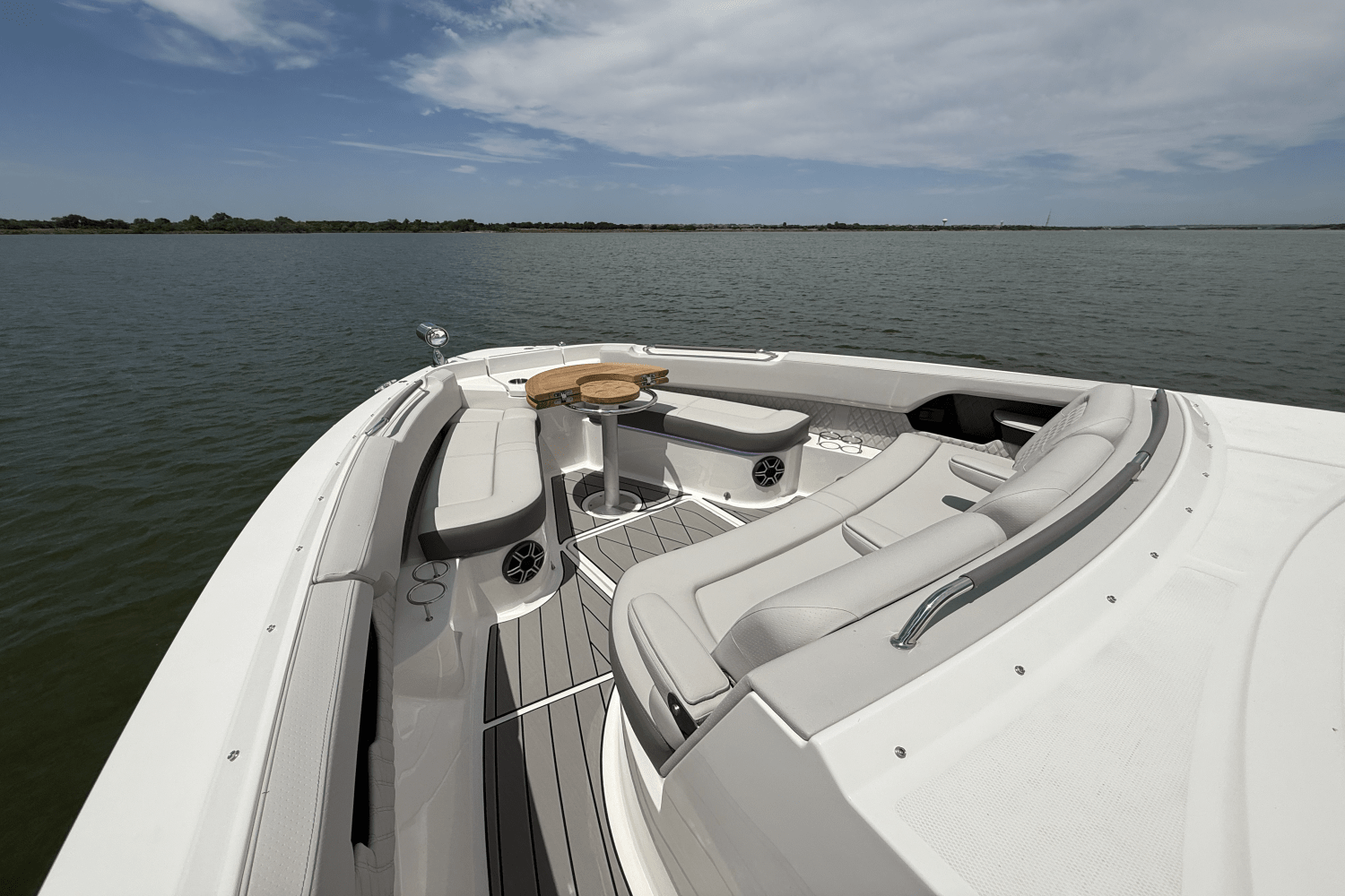 2025 Sea Ray SLX 400 Outboard Image Thumbnail #38