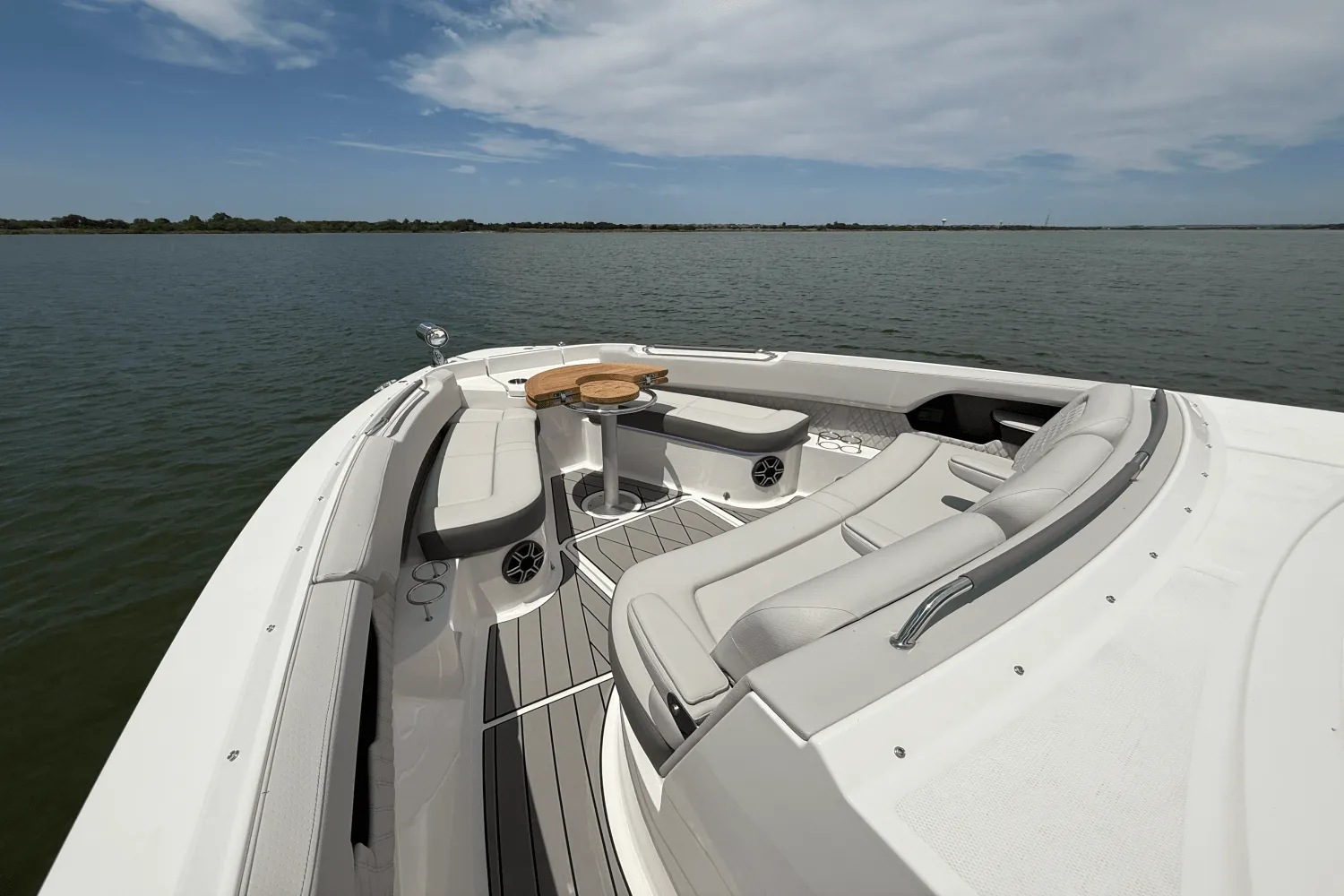 2025 Sea Ray SLX 400 Outboard Image Thumbnail #38