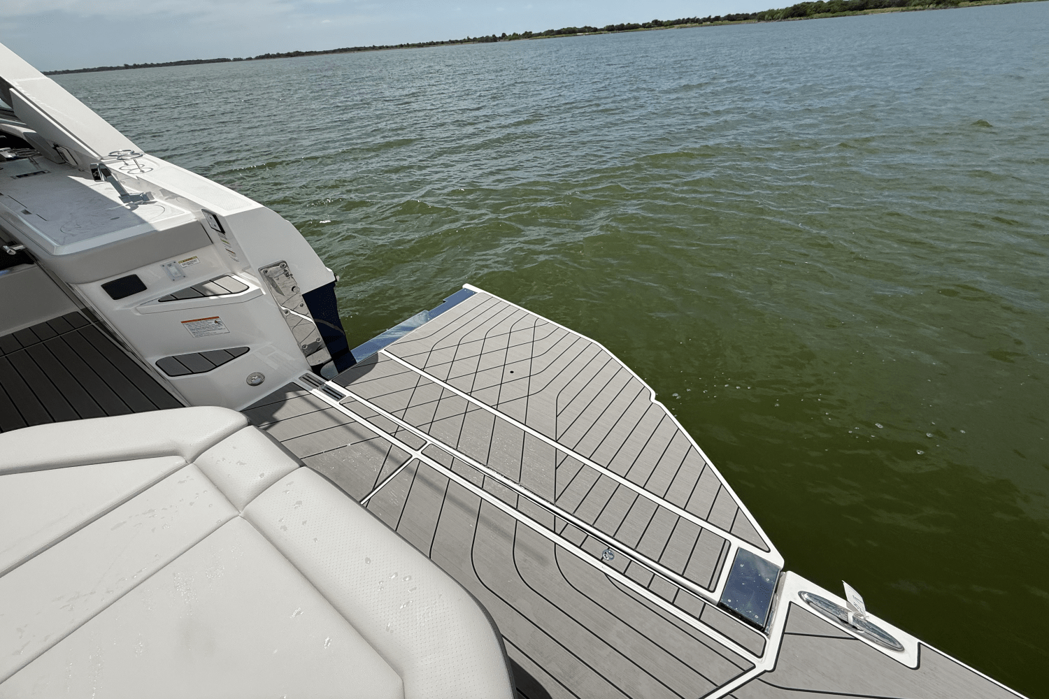 2025 Sea Ray SLX 400 Outboard Image Thumbnail #16