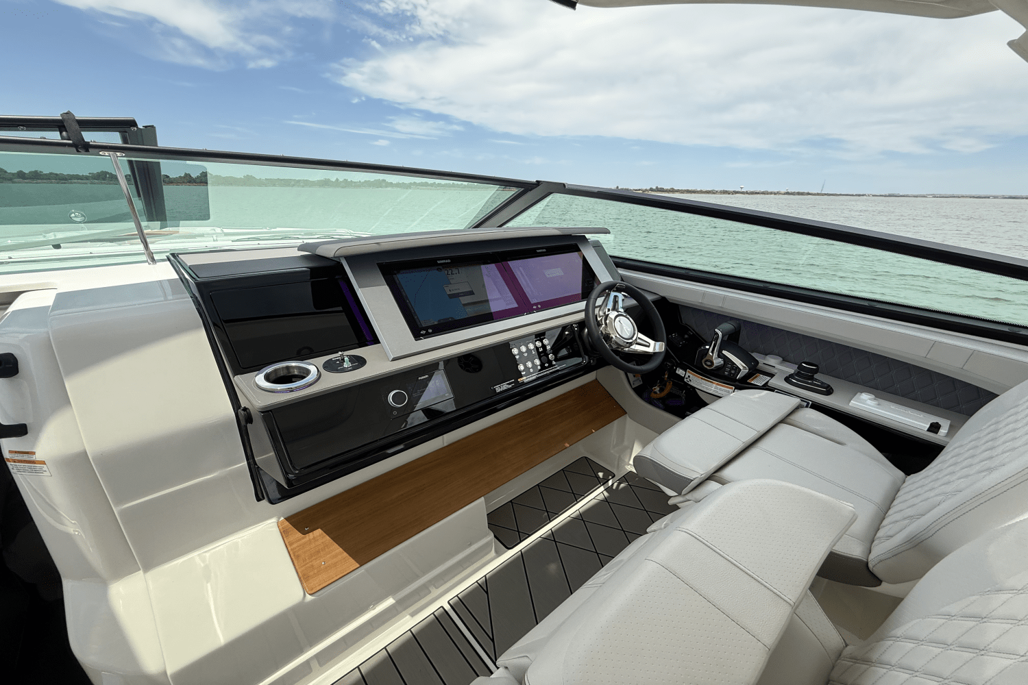 2025 Sea Ray SLX 400 Outboard Image Thumbnail #32