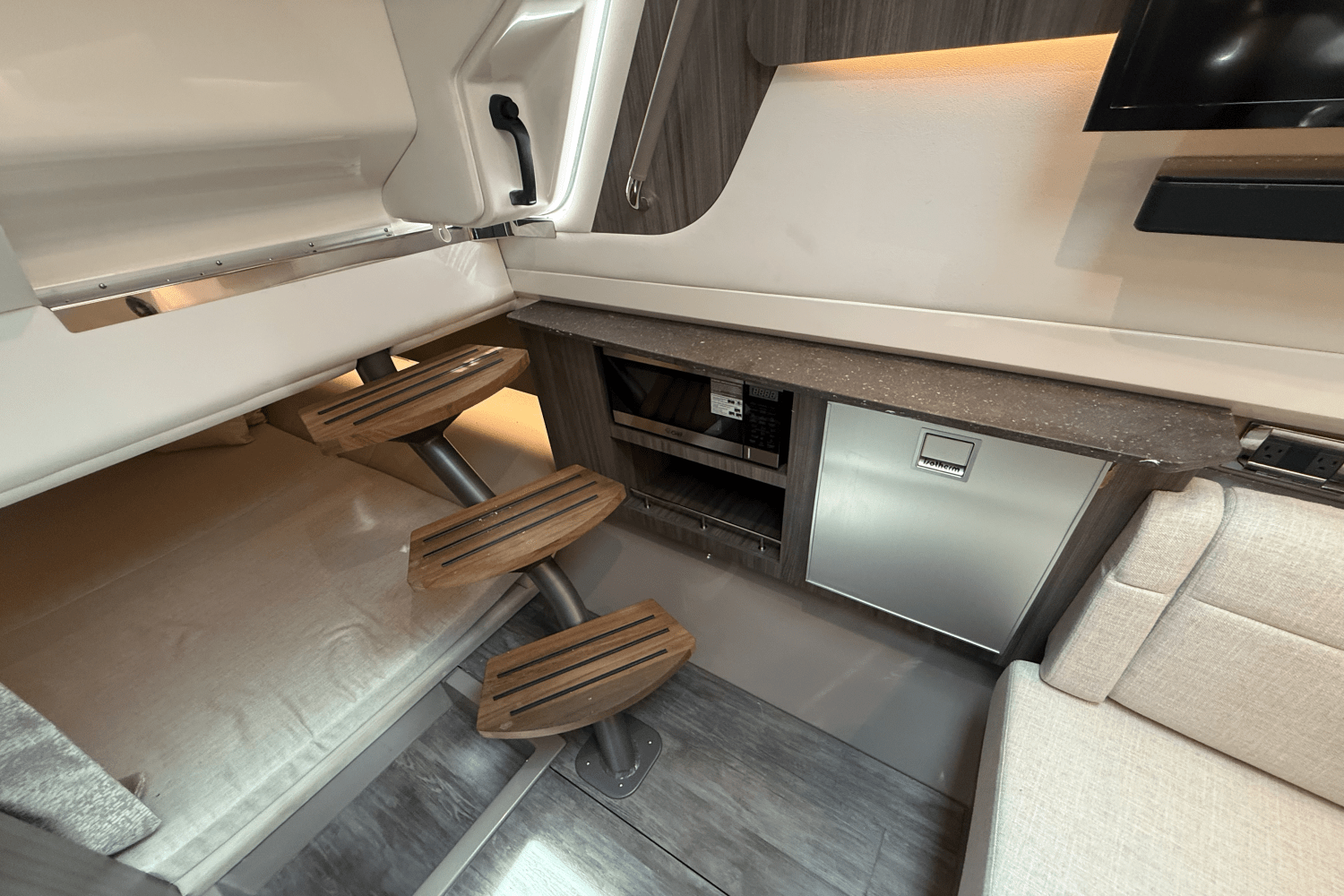 2025 Sea Ray SLX 400 Outboard Image Thumbnail #47