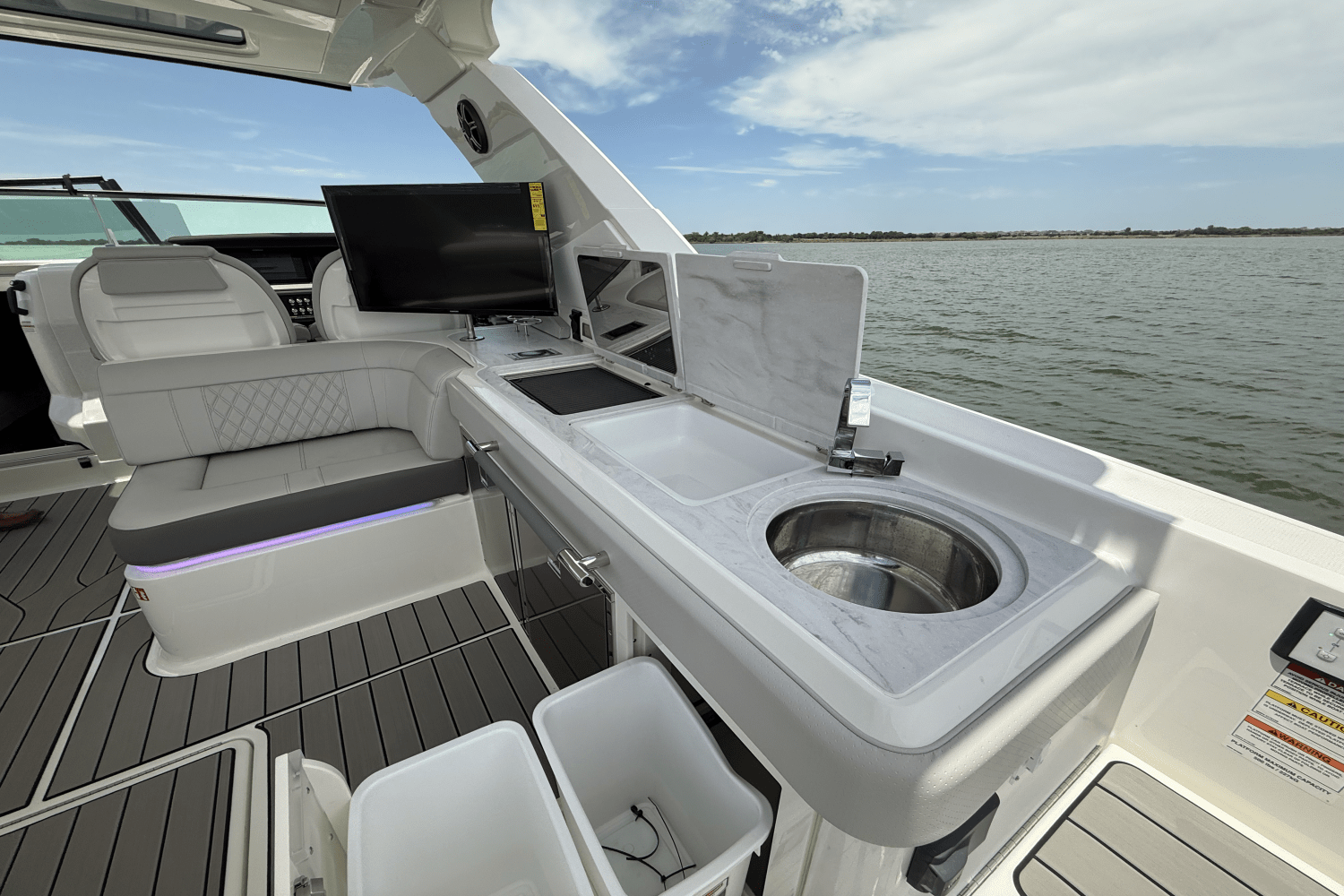 2025 Sea Ray SLX 400 Outboard Image Thumbnail #27