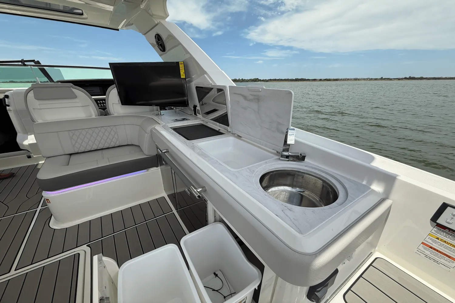 2025 Sea Ray SLX 400 Outboard Image Thumbnail #27