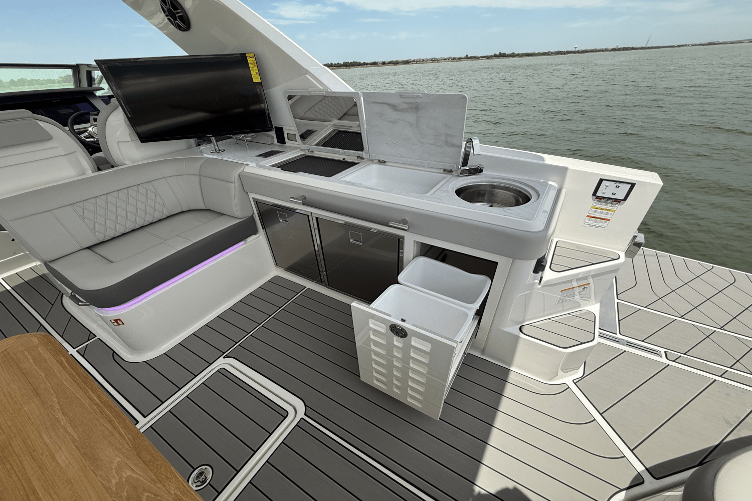 2025 Sea Ray SLX 400 Outboard Image Thumbnail #26