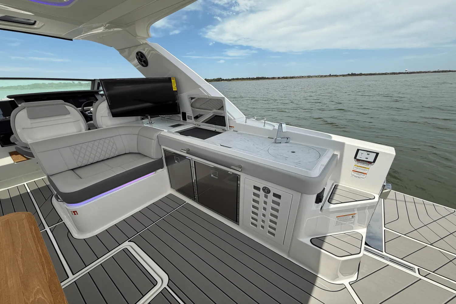 2025 Sea Ray SLX 400 Outboard Image Thumbnail #25