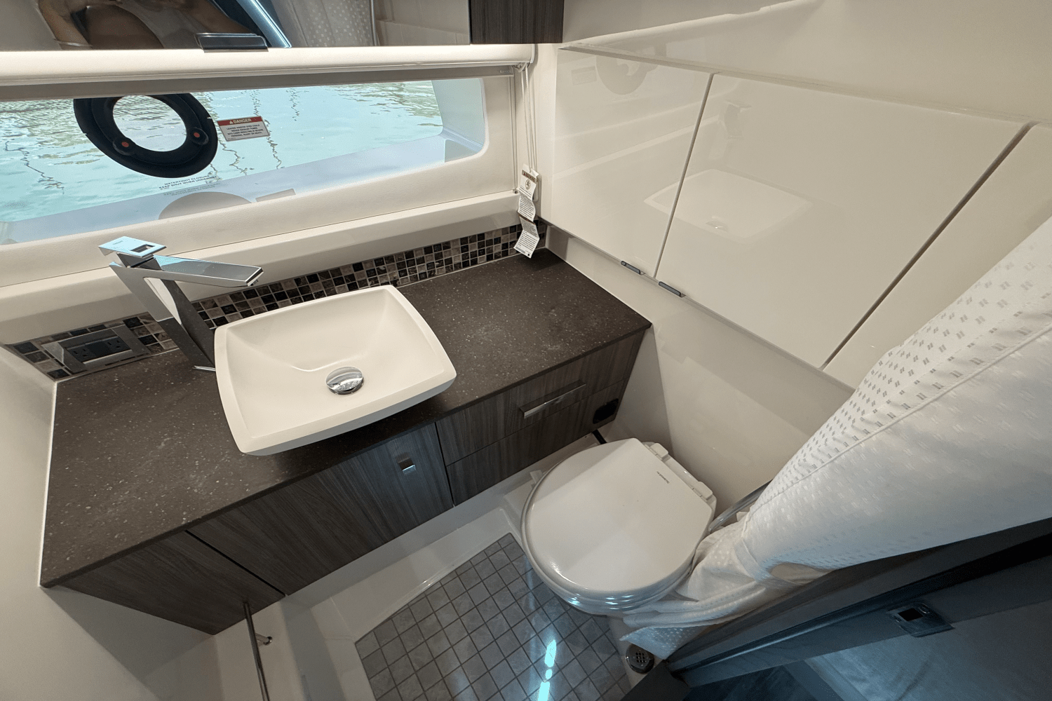 2025 Sea Ray SLX 400 Outboard Image Thumbnail #53