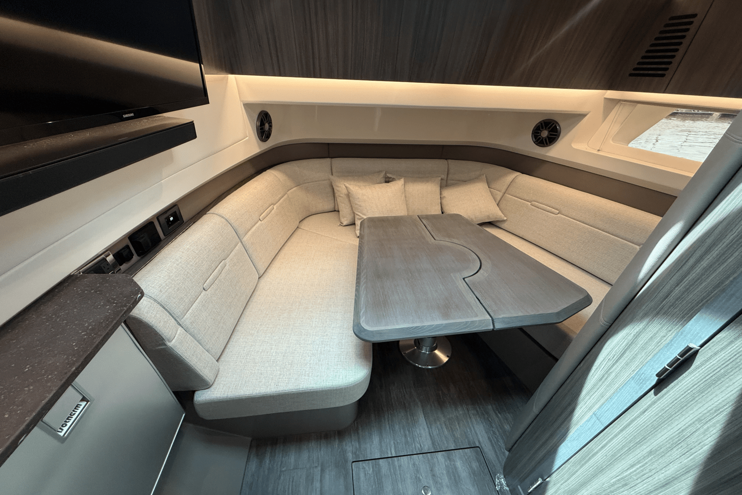 2025 Sea Ray SLX 400 Outboard Image Thumbnail #44
