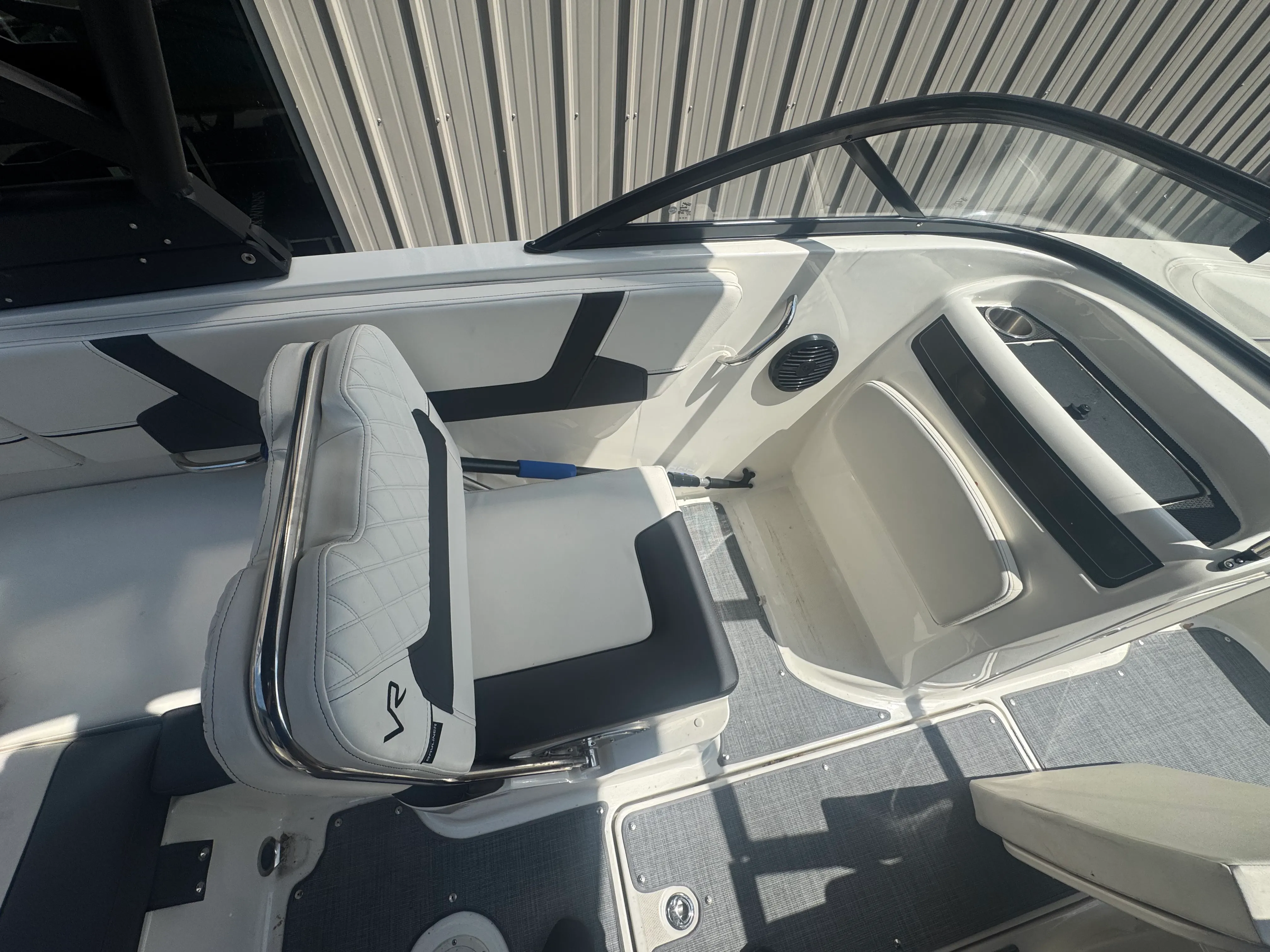 2023 Bayliner VR5 Bowrider I/O Image Thumbnail #9